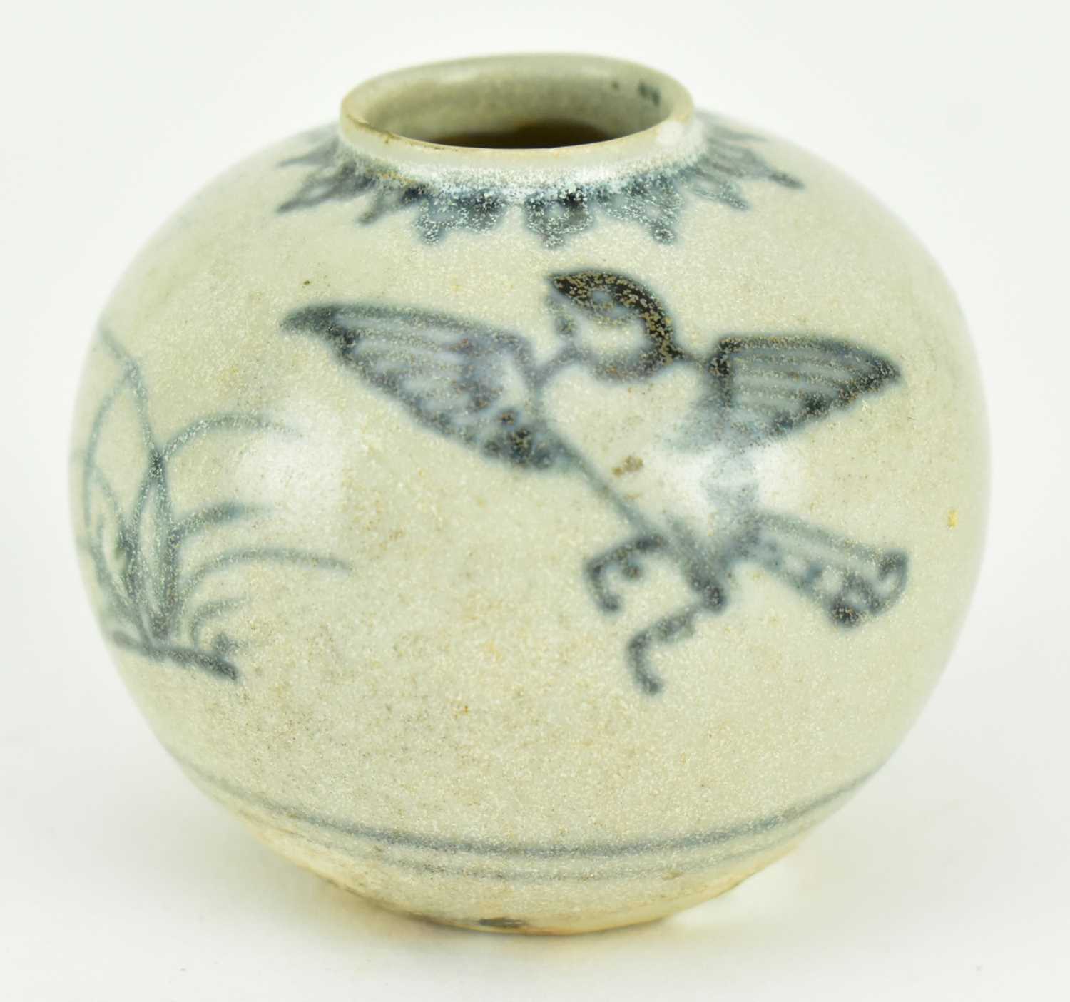 Lot 5 - 15TH CENTURY VIETNAMESE BLUE AND WHITE WATER POT 明 越南出口青花水丞
