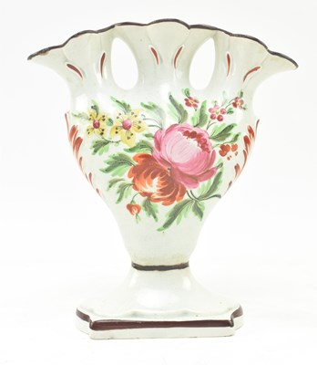 Lot 67 - VICTORIAN 19TH CENTURY HAND PAINTED CERAMIC PEARLWARE TULIP VASE