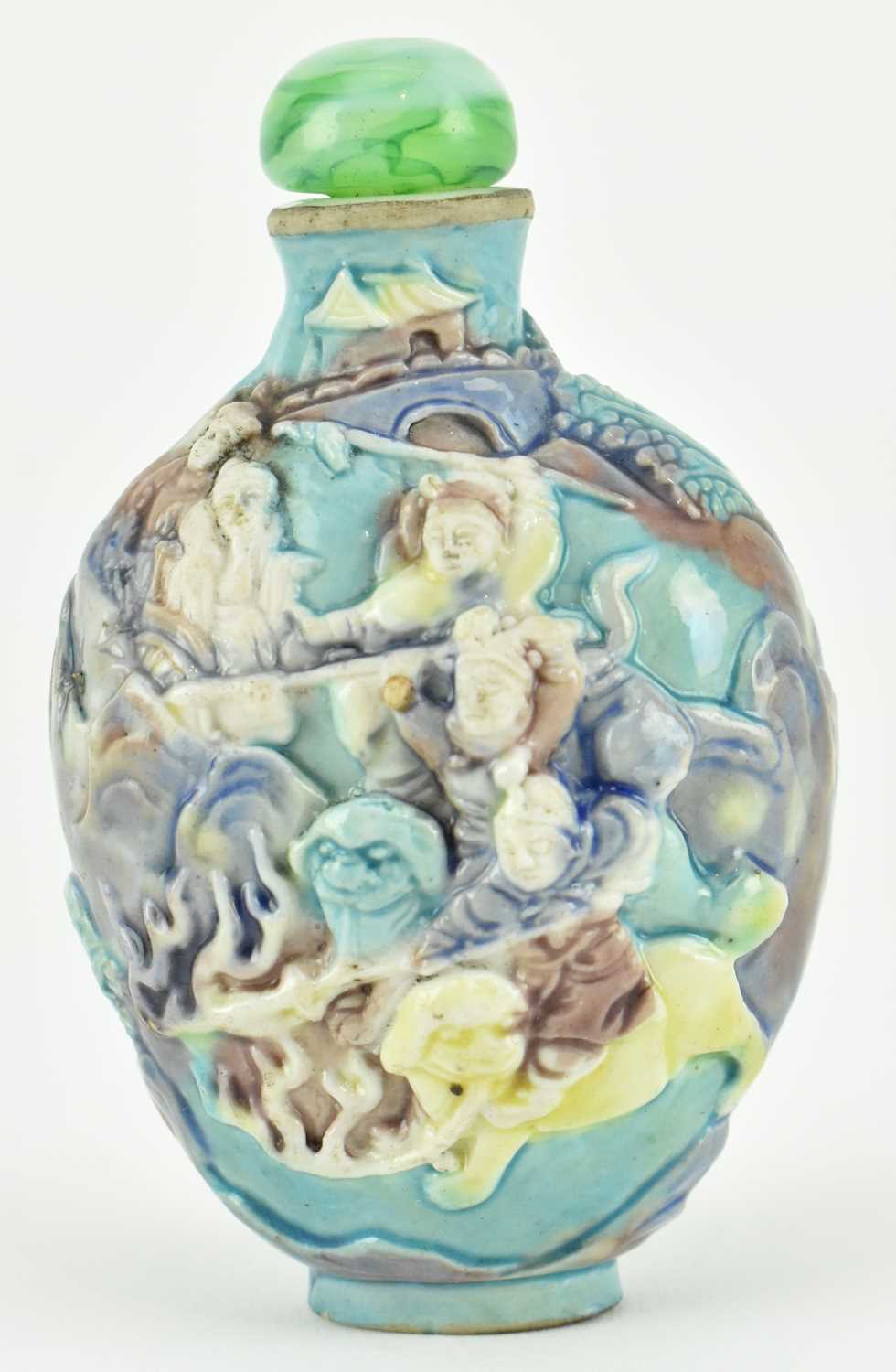 Lot 136 - PORCELAIN RELIEF FIGURINE SNUFF BOTTLE 雕瓷粉彩人物故事鼻烟壶