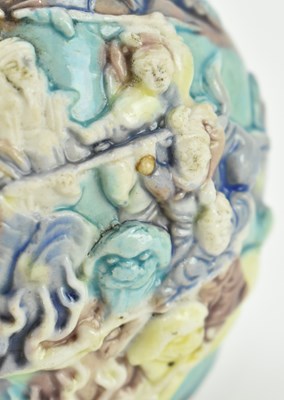 Lot 136 - PORCELAIN RELIEF FIGURINE SNUFF BOTTLE 雕瓷粉彩人物故事鼻烟壶