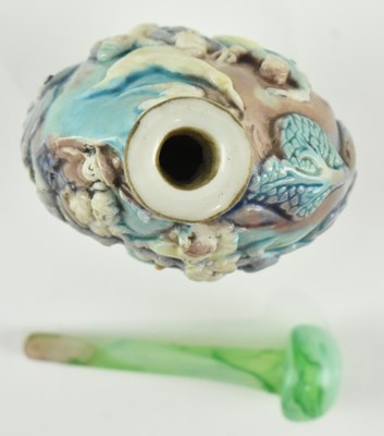 Lot 136 - PORCELAIN RELIEF FIGURINE SNUFF BOTTLE 雕瓷粉彩人物故事鼻烟壶