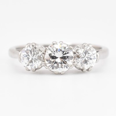 Lot 326 - PLATINUM & DIAMOND THREE STONE RING