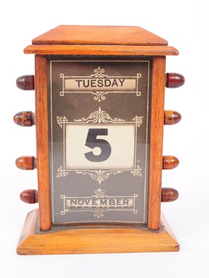 Lot 320 - VINTAGE 20TH CENTURY WOODEN PERPECTUAL CALENDAR