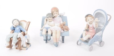 Lot 129 - LLADRO - X3 CONTEMPORARY SPANISH PORCELAIN FIGURES