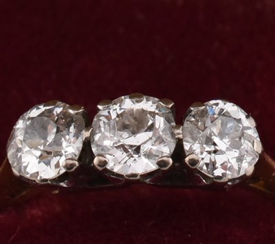 Lot 81 - 18CT GOLD & DIAMOND THREE STONE RING