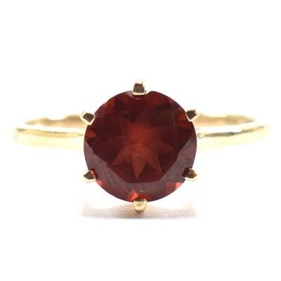 Lot 383 - HALLMARKED 9CT GOLD & GARNET RING