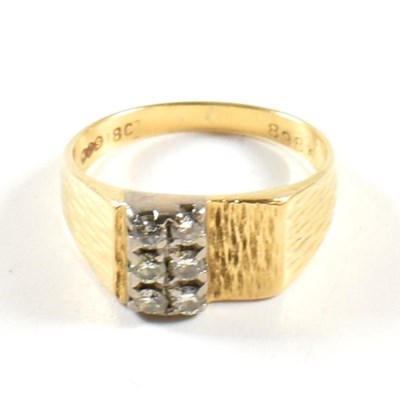 Lot 394 - 18CT GOLD & DIAMOND RING