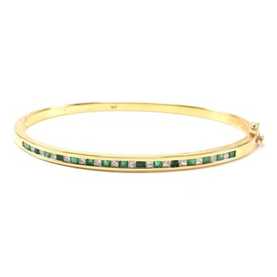 Lot 406 - 18CT GOLD EMERALD & DIAMOND HINGED BANGLE