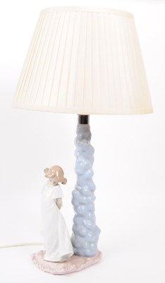 Lot 135 - NAO - VINTAGE 1997 SPANISH PORCELAIN TABLE LAMP