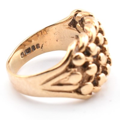 Lot 402 - HALLMARKED 9CT GOLD KEEPER RING