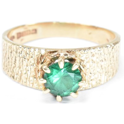 Lot 405 - HALLMARKED 9CT GOLD & SIMULATED EMERALD RING