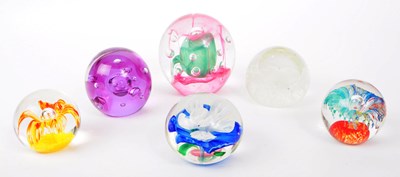 Lot 177 - COLLECTION OF GLASS PAPERWEIGHTS