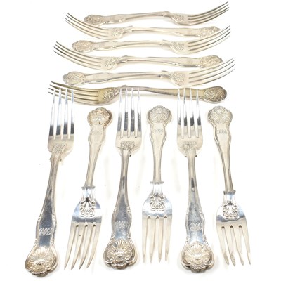 Lot 28 - GEORGE III HALLMARKED SILVER MATCHED SET OF 12 QUEENS PATTERN FORKS