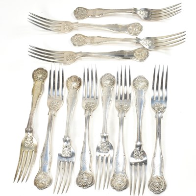 Lot 28 - GEORGE III HALLMARKED SILVER MATCHED SET OF 12 QUEENS PATTERN FORKS