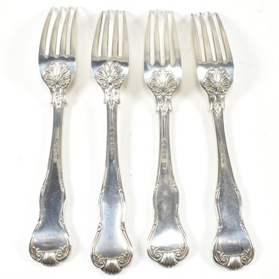 Lot 28 - GEORGE III HALLMARKED SILVER MATCHED SET OF 12 QUEENS PATTERN FORKS