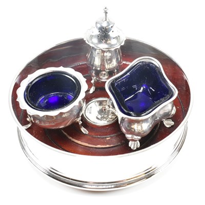 Lot 154 - GEORGE V HALLMARKED SILVER 3 PIECE CRUET SET & HALLMARKED SILVER WINE COASTER