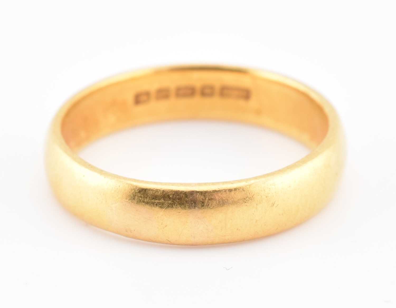 Lot 400 - HALLMARKED 22CT GOLD BAND RING