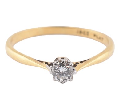 Lot 124 - 18CT PLATINUM & DIAMOND SOLITAIRE RING