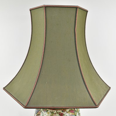 Lot 144 - QING CANTON FAMILLE ROSE CERAMIC LAMP 清 广彩人物座灯连灯罩
