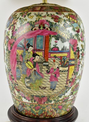 Lot 144 - QING CANTON FAMILLE ROSE CERAMIC LAMP 清 广彩人物座灯连灯罩