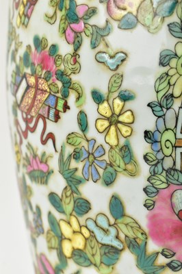 Lot 144 - QING CANTON FAMILLE ROSE CERAMIC LAMP 清 广彩人物座灯连灯罩