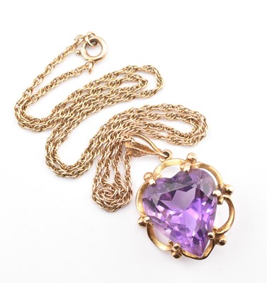 Lot 96 - GOLD & AMETHYST HEART PENDANT NECKLACE