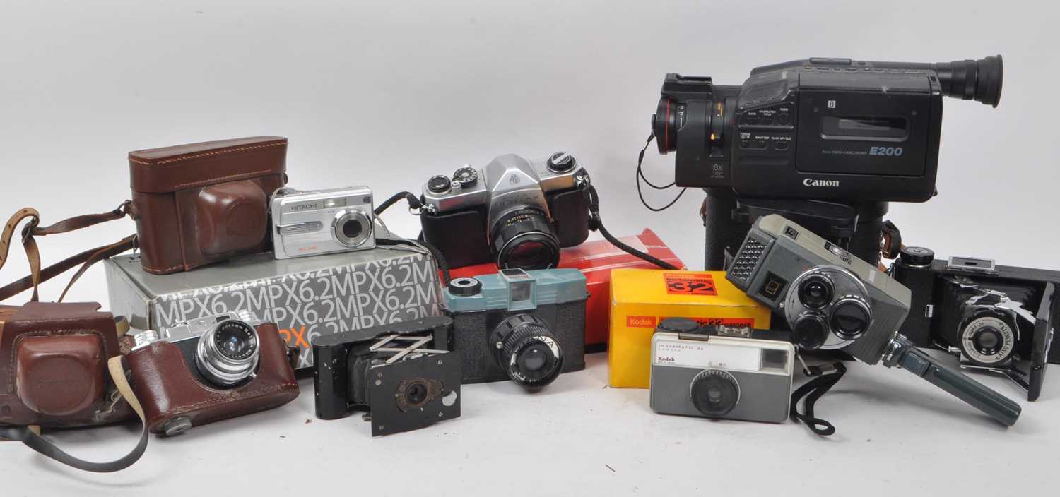 Large Camera Collection Lot 205 - LARGE COLLECTION OF VINTAGE CAMERAS,