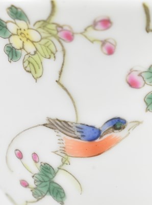 Lot 4 - FAMILLE ROSE BIRD & FLOWER TEACUP 20 世纪粉彩花鸟茶杯