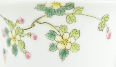 Lot 4 - FAMILLE ROSE BIRD & FLOWER TEACUP 20 世纪粉彩花鸟茶杯