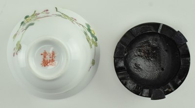 Lot 4 - FAMILLE ROSE BIRD & FLOWER TEACUP 20 世纪粉彩花鸟茶杯