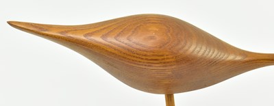 Lot 76 - ANDY POUCH - CARVED CHESTNUT SHORE BIRD SCULPTURE