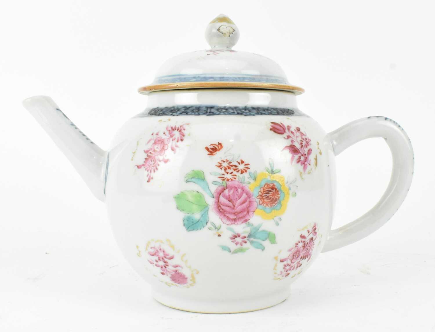 Lot 132 - QING DYNASTY 18TH CENTURY FAMILLE ROSE TEA POT 清 青花加彩茶壶