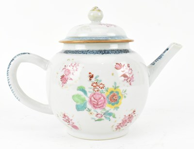 Lot 132 - QING DYNASTY 18TH CENTURY FAMILLE ROSE TEA POT 清 青花加彩茶壶