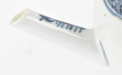 Lot 132 - QING DYNASTY 18TH CENTURY FAMILLE ROSE TEA POT 清 青花加彩茶壶