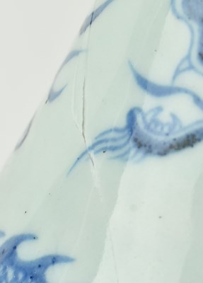 Lot 155 - PAIR OF BLUE AND WHITE "DRAGON" VASES 青花龙纹玉壶春瓶一对