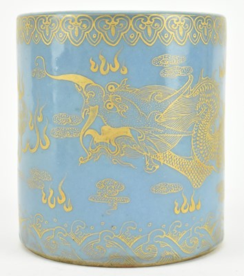 Lot 35 - QING QIANLONG GILT POWDER BLUE BRUSH POT 清 乾隆款 蓝釉描金龙纹笔筒