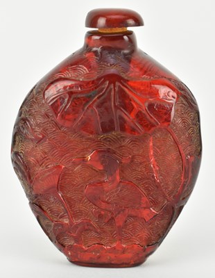 Lot 145 - QING AMBER SNUFF BOTTLE WITH CRANE 清 琥珀雕鹤和荷花鼻烟壶