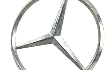 Lot 119 - MERCEDES - CONTEMPORARY PIVOTAL CAR MASCOT