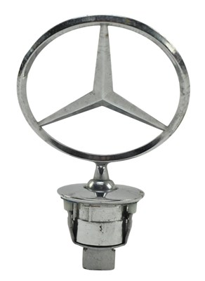 Lot 119 - MERCEDES - CONTEMPORARY PIVOTAL CAR MASCOT