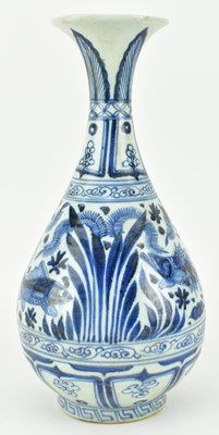 Lot 60 - MING BLUE AND WHITE YUHUCHUN VASE 青花鱼藻纹玉壶春瓶