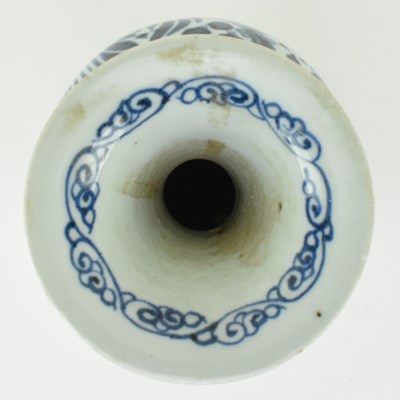Lot 60 - MING BLUE AND WHITE YUHUCHUN VASE 青花鱼藻纹玉壶春瓶