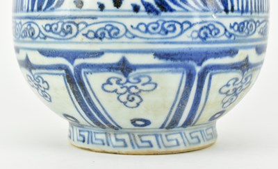 Lot 60 - MING BLUE AND WHITE YUHUCHUN VASE 青花鱼藻纹玉壶春瓶