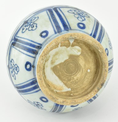 Lot 60 - MING BLUE AND WHITE YUHUCHUN VASE 青花鱼藻纹玉壶春瓶