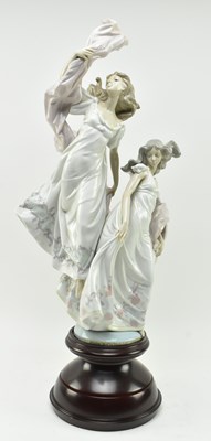 Lot 33 - LLADRO, SPAIN - ALLEGORY OF LIBERTY - PORCELAIN FIGURE