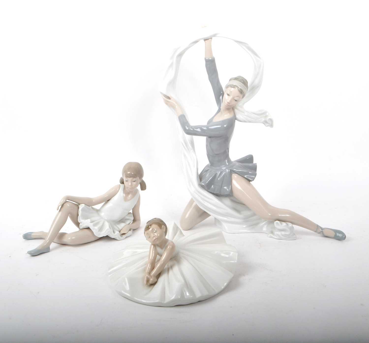 Lot 36 - NAO - LLADRO - THREE CONTEMPORARY PORCELAIN DANCER FIGURINES