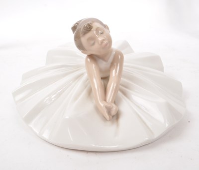 Lot 36 - NAO - LLADRO - THREE CONTEMPORARY PORCELAIN DANCER FIGURINES