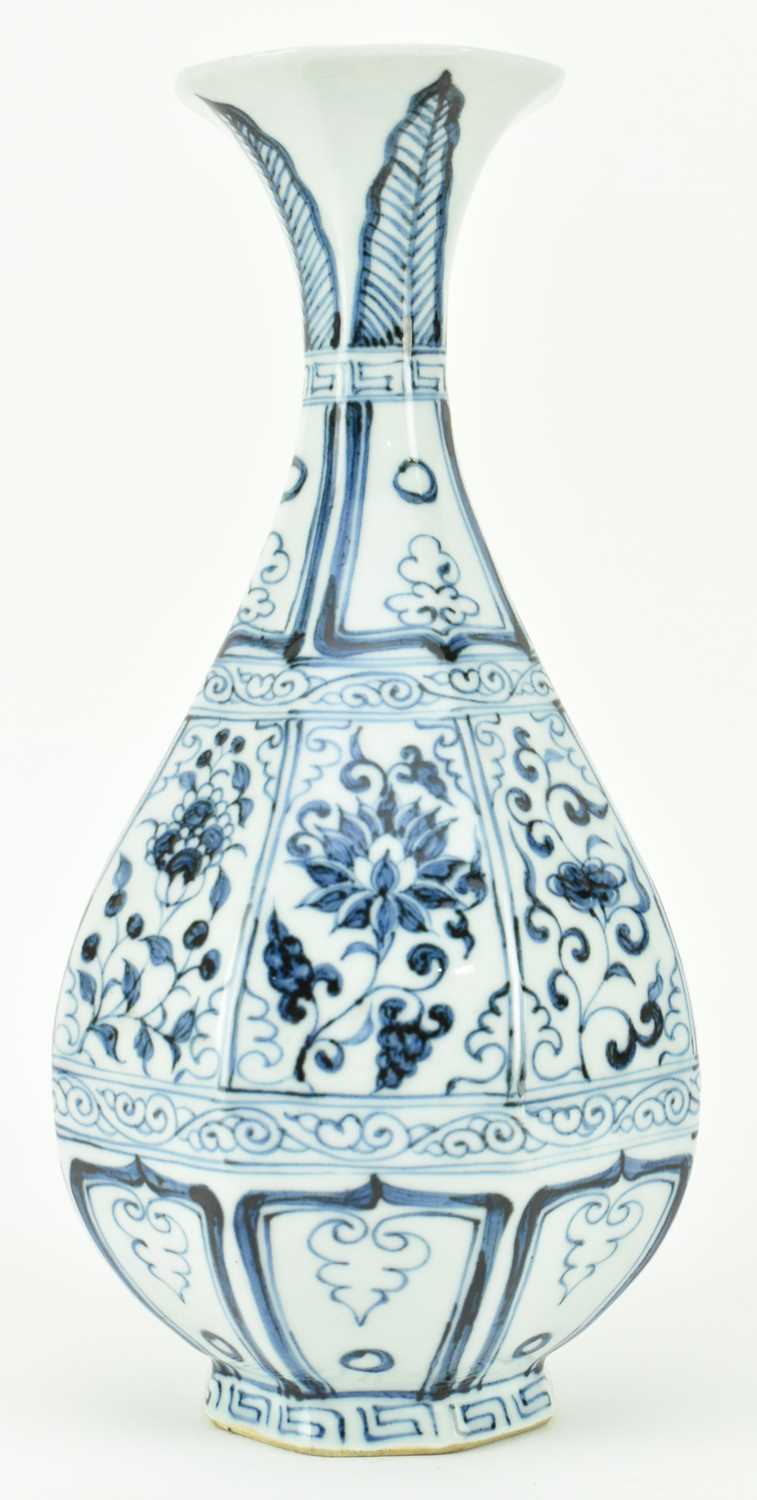 Lot 80 - YUAN BLUE AND WHITE PORCELAIN YUHUCHUN VASE 元 青花花卉玉壶春瓶