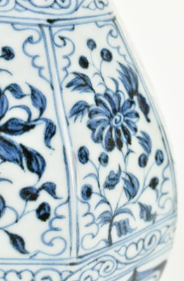 Lot 80 - YUAN BLUE AND WHITE PORCELAIN YUHUCHUN VASE 元 青花花卉玉壶春瓶