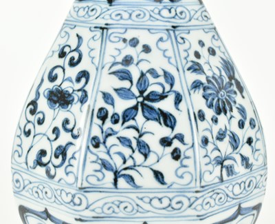 Lot 80 - YUAN BLUE AND WHITE PORCELAIN YUHUCHUN VASE 元 青花花卉玉壶春瓶