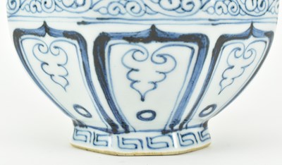 Lot 80 - YUAN BLUE AND WHITE PORCELAIN YUHUCHUN VASE 元 青花花卉玉壶春瓶